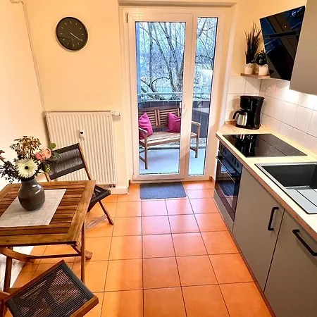 Kirschbluete Mit Balkon Хемниц